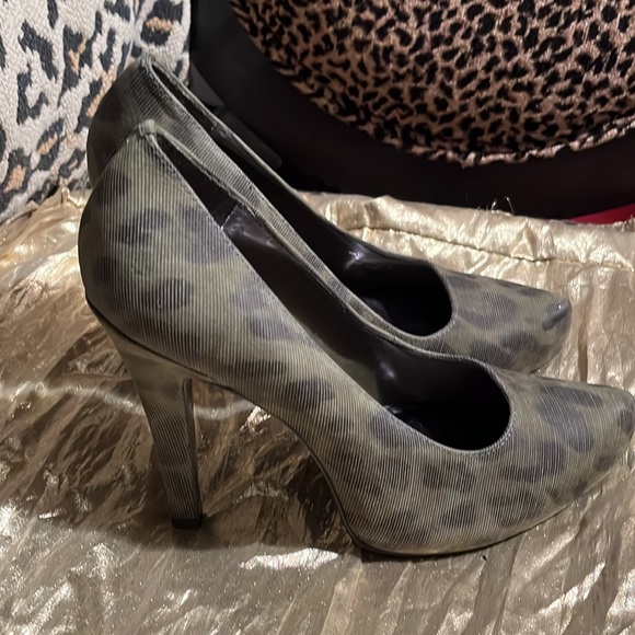 Leather animal print size 10 - Picture 7 of 8